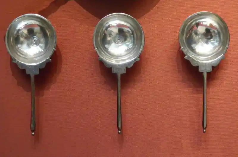 Cross symbol, The Carthage Treasure: Spoons and patera